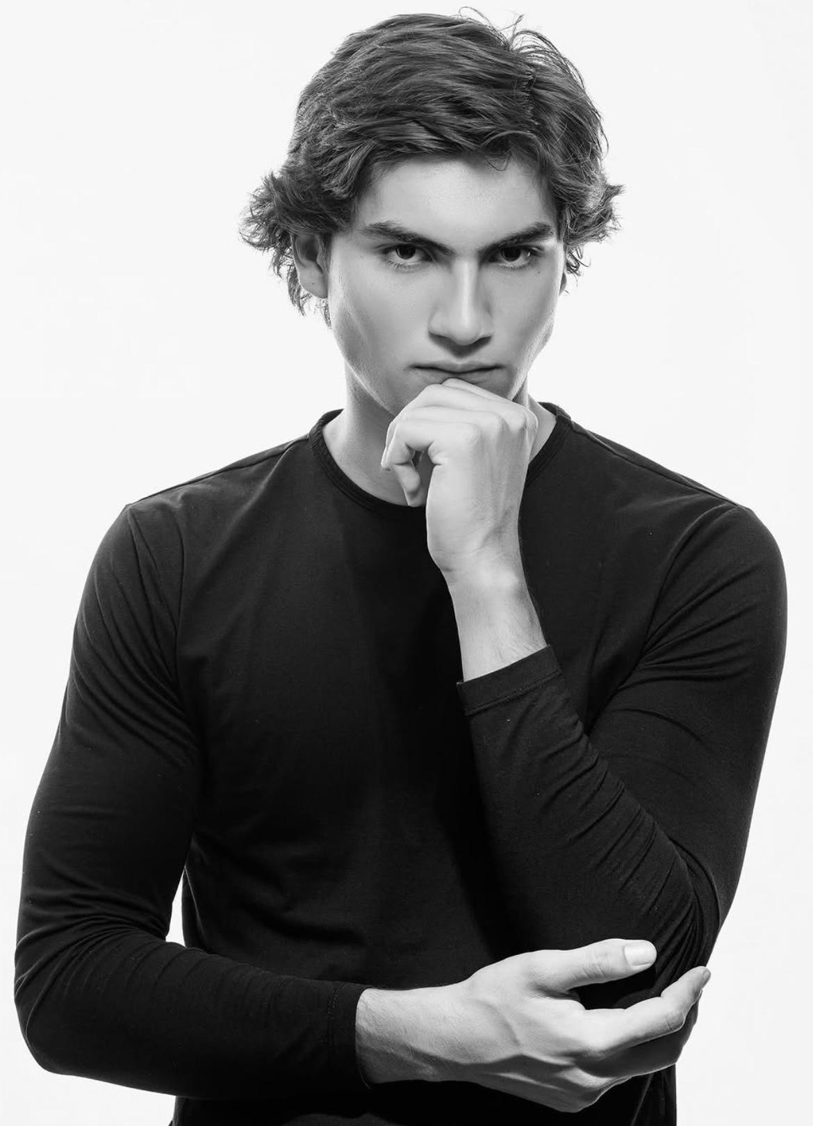 Antonio Acevedo — retrato editorial en blanco y negro